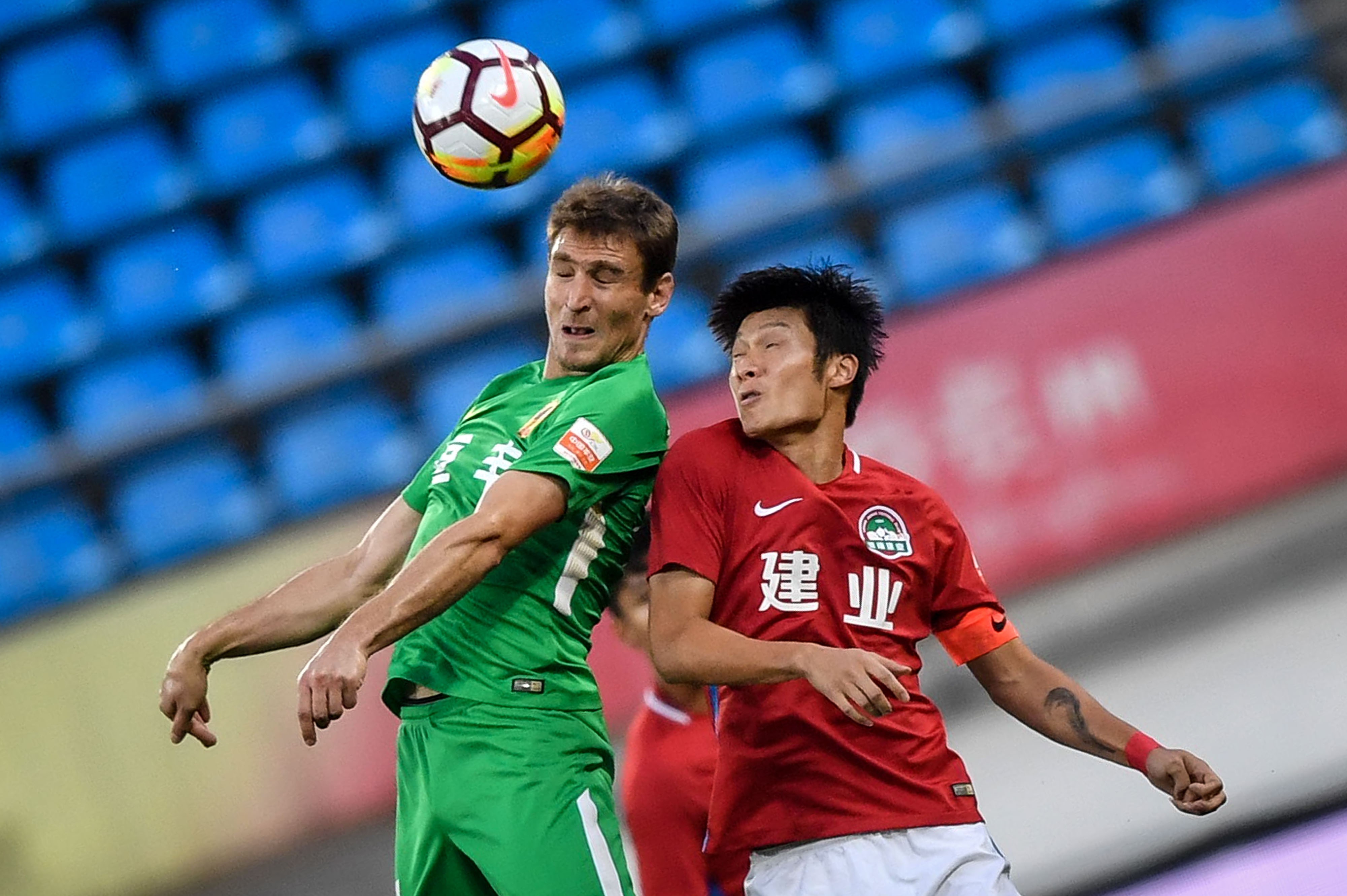 河南建业主场迎战青岛黄海，密集比赛展开的简单介绍