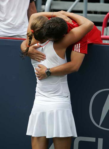 关于海港今日表现抢眼，利物浦整场无解，教练赛后亲自拥抱的信息