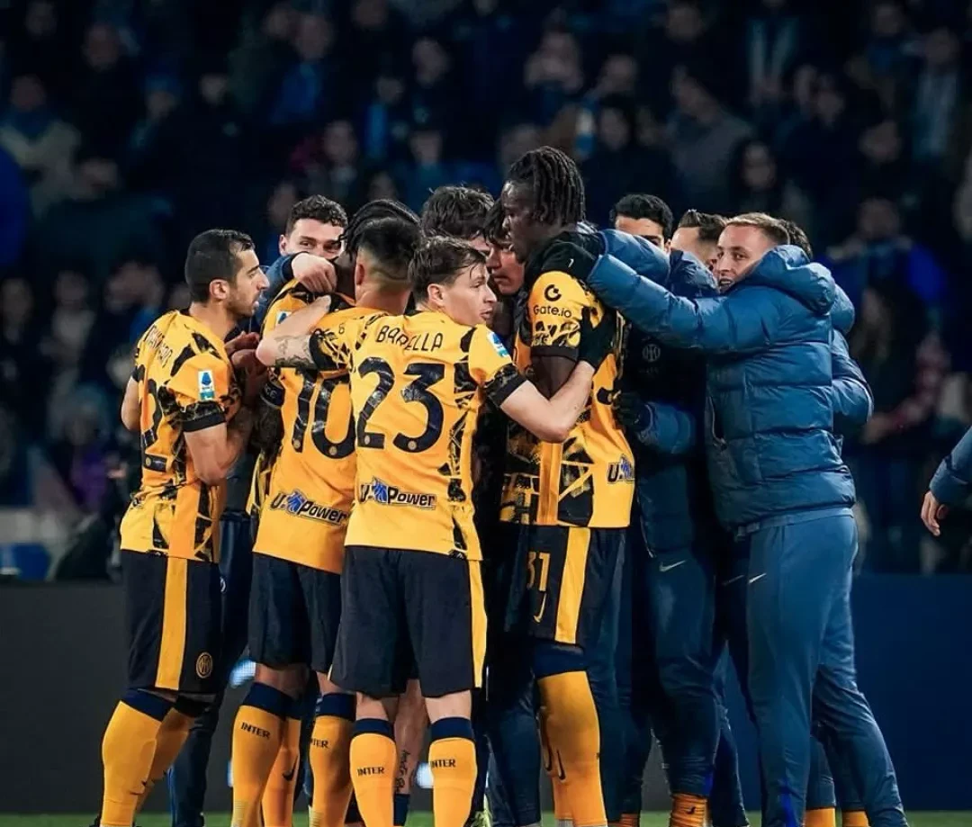 德布劳内打破进球荒，那不勒斯球迷集体高唱助威的简单介绍